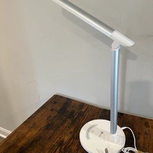 TaoTronics LED Desk Lamp -TT-DL13 with USB Charging port